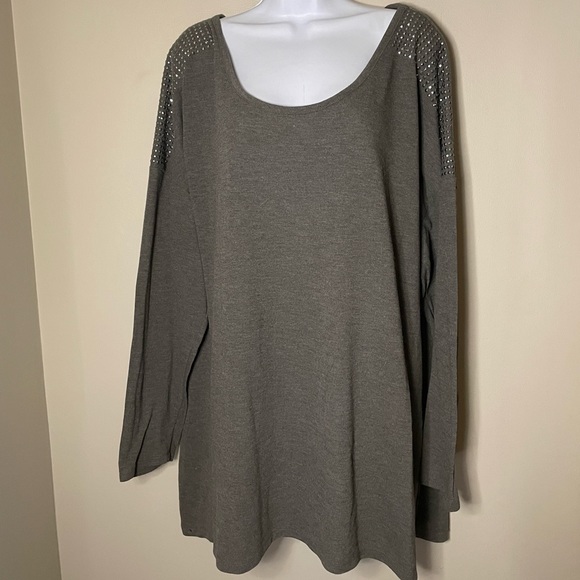 💜5 FOR $20💜 Plus Size Gray Rhinestone Shoulder Sweater - Picture 2 of 4